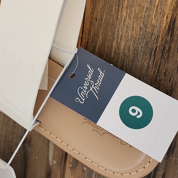 Universal Thread Sandals, 9 - Picture 4 of 7